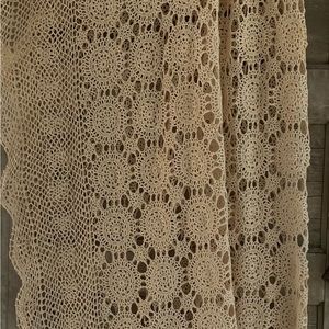 Beautiful Vintage Crocheted Tablecloth